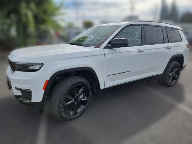 Used 2023 Jeep Grand Cherokee L Limited w/ Black Appearance Package AWD/4WD image 3