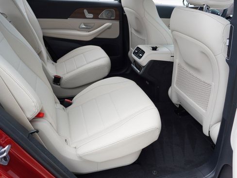 Used 2024 Mercedes-Benz GLS 450 4MATIC image 32