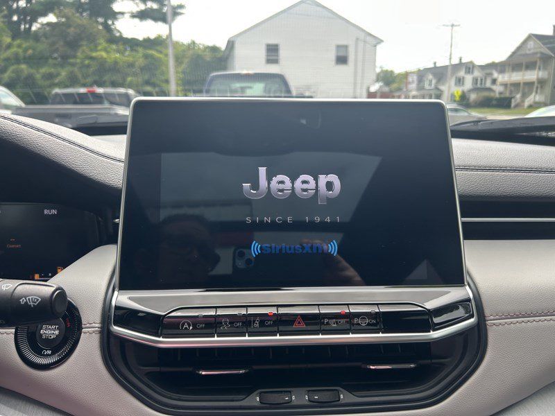 Used 2024 Jeep Compass Limited w/ Elite Group AWD/4WD image 12