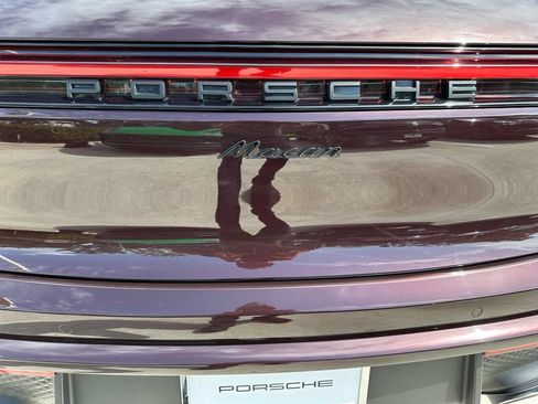 Certified 2024 Porsche Macan AWD/4WD image 14