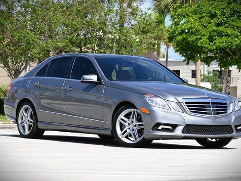 Used 2011 Mercedes-Benz E 550 4MATIC Sedan image 1