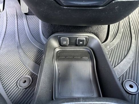 Used 2018 Chrysler Pacifica Touring-L Plus FWD image 35