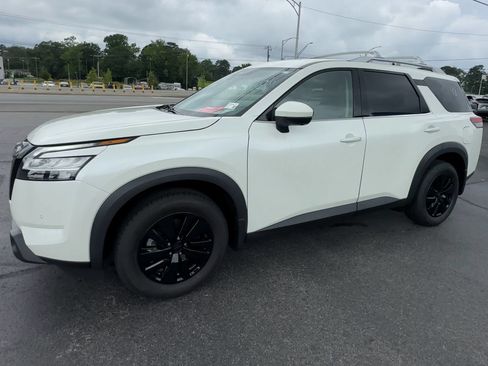 Used 2023 Nissan Pathfinder SL AWD/4WD image 4