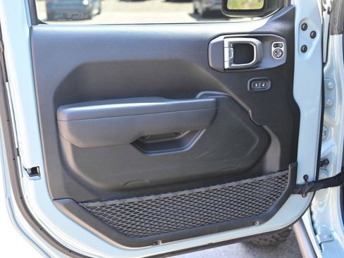 Used 2024 Jeep Wrangler Unlimited AWD/4WD image 21