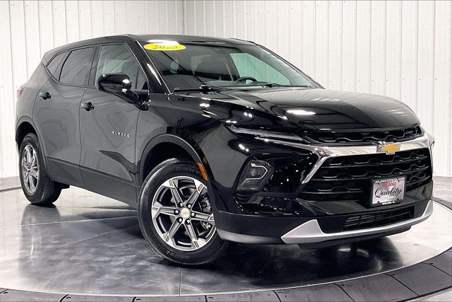Used 2025 Chevrolet Blazer LT FWD image 3