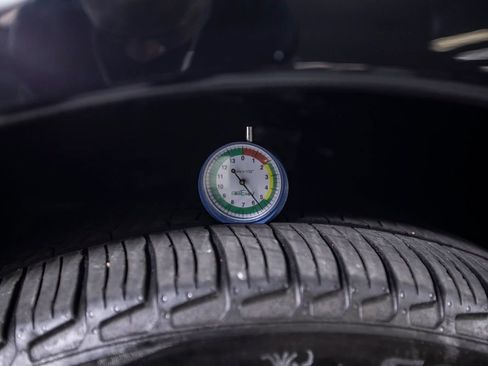 Used 2023 Land Rover Discovery Metropolitan Edition image 49