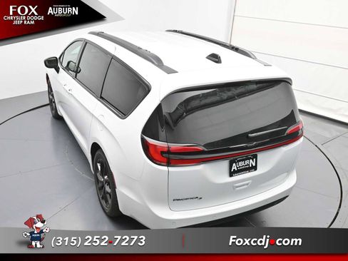 New 2026 Chrysler Pacifica Select image 27