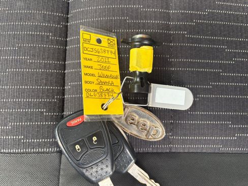 Used 2011 Jeep Wrangler Unlimited Sahara w/ Connectivity Group AWD/4WD image 30