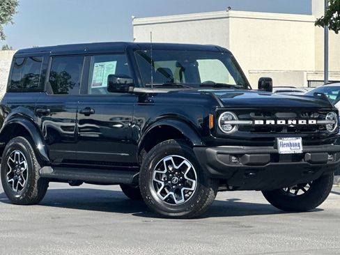 Used 2025 Ford Bronco Outer Banks AWD/4WD image 2