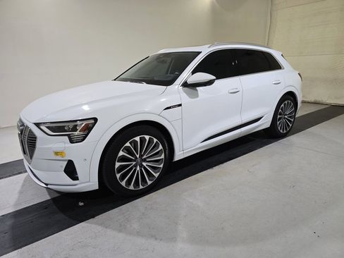 Used 2019 Audi e-tron Prestige w/ Prestige Package image 3