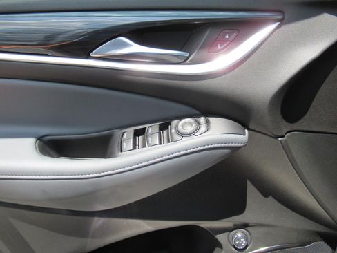 Used 2024 Buick Enclave Essence w/ Technology Package FWD image 19