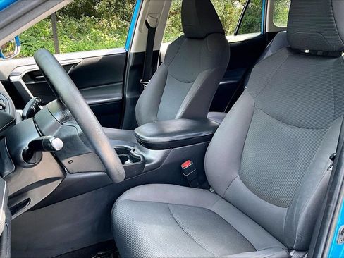 Used 2021 Toyota RAV4 LE FWD image 18