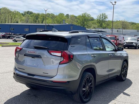 Certified 2024 GMC Terrain SLE w/ Driver Convenience Package AWD/4WD image 3