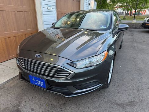 Used 2018 Ford Fusion SE w/ Fusion SE Technology Package FWD image 7