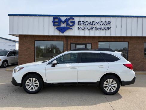Used 2018 Subaru Outback 2.5i Premium image 2