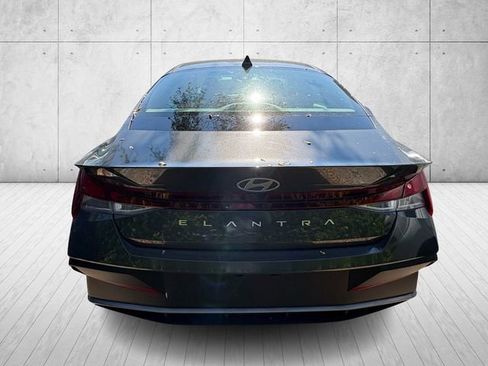 New 2026 Hyundai Elantra SE FWD image 2