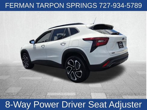 Used 2025 Chevrolet Trax RS w/ Sunroof Package FWD image 9