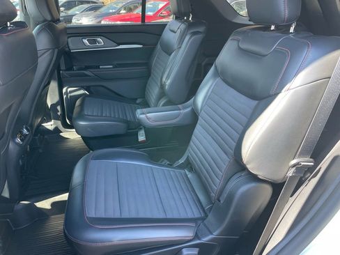 Used 2025 Ford Explorer ST-Line w/ Premium Package image 7