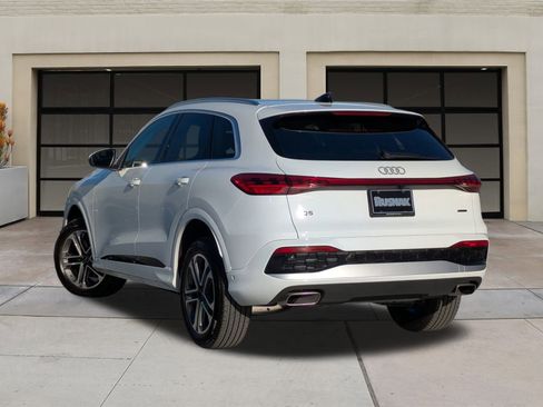 Used 2025 Audi Q5 2.0T Premium w/ Convenience Package image 2