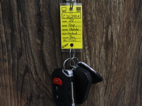 Used 2022 Jeep Gladiator Overland AWD/4WD image 28