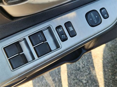 Used 2014 Toyota Camry SE image 19