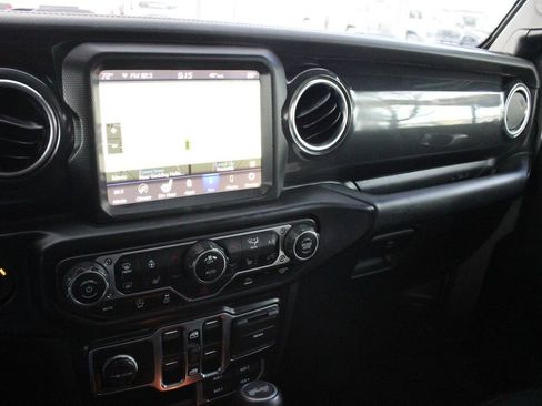 Used 2022 Jeep Wrangler Unlimited Sahara AWD/4WD image 23