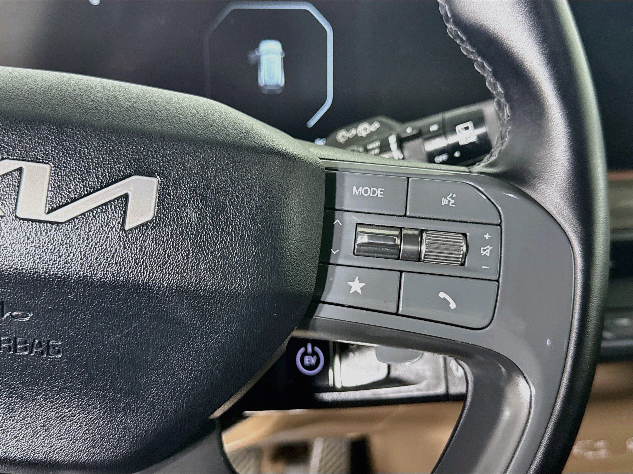 Used 2024 Kia EV9 Land AWD/4WD image 15