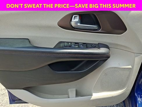 Used 2019 Chrysler Pacifica Touring Plus w/ Tire & Wheel Group FWD image 13