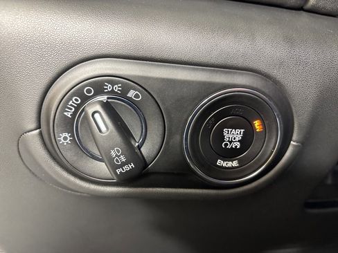 Used 2017 Maserati Levante w/ Luxury Package image 21