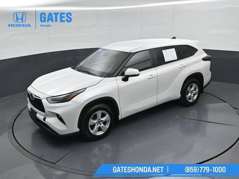 Used 2024 Toyota Highlander LE AWD/4WD image 52