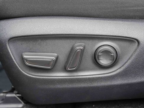 Used 2025 Toyota RAV4 XLE AWD/4WD image 23