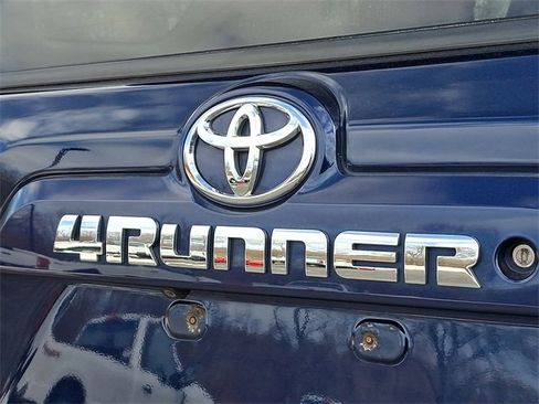 Used 2017 Toyota 4Runner SR5 image 28