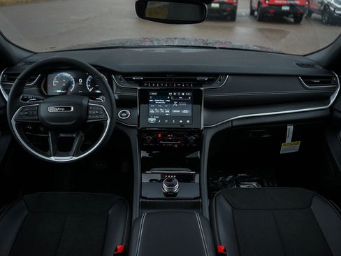 New 2025 Jeep Grand Cherokee L Altitude AWD/4WD image 15