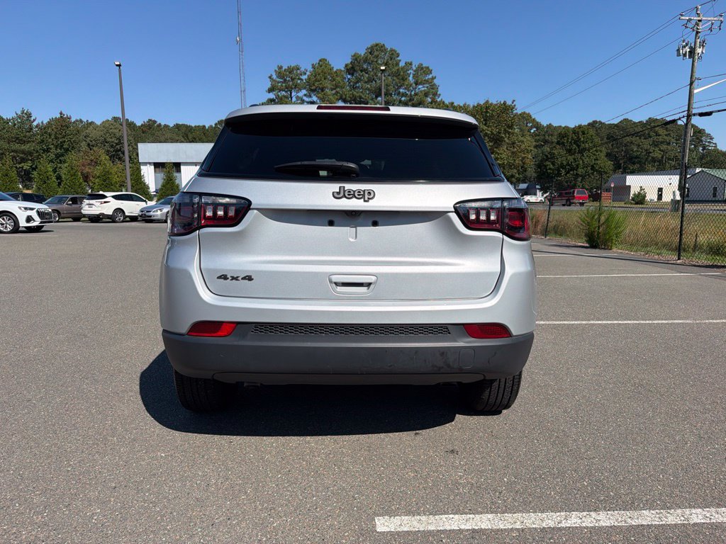 Used 2025 Jeep Compass Latitude w/ Convenience Group AWD/4WD image 6