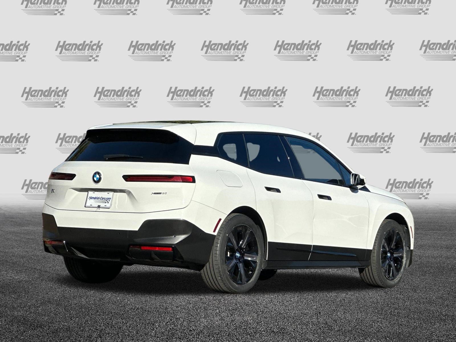 Used 2024 BMW iX xDrive50 w/ Premium Package AWD/4WD image 5