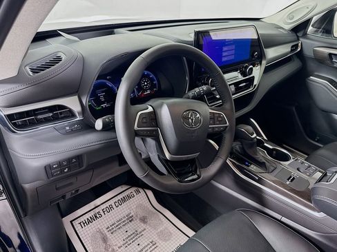 Used 2026 Toyota Highlander Platinum AWD/4WD image 9