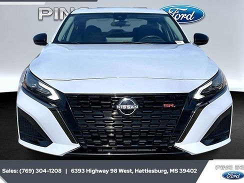 Used 2023 Nissan Altima 2.5 SR w/ SR Premium Package image 3