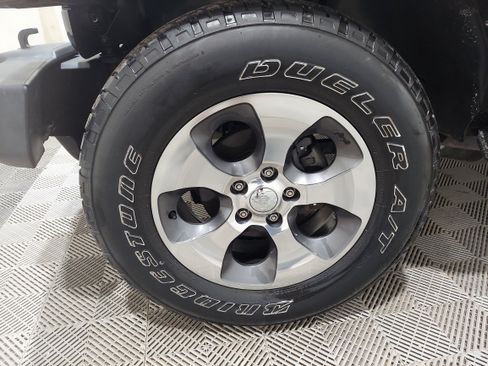 Used 2018 Jeep Wrangler Unlimited Sahara w/ Connectivity Group AWD/4WD image 6