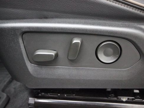 Used 2023 GMC Canyon Denali image 15