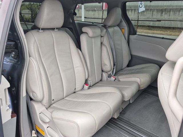 Used 2014 Toyota Sienna XLE FWD image 7