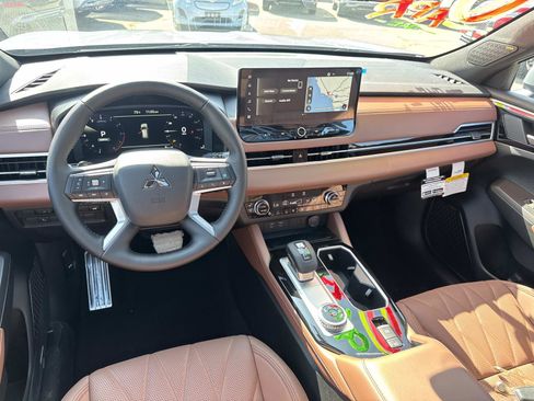 New 2025 Mitsubishi Outlander SEL image 9
