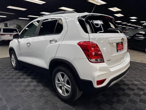 Used 2019 Chevrolet Trax LT w/ LT Convenience Package image 9