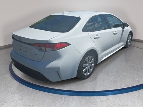 Used 2024 Toyota Corolla LE FWD image 5