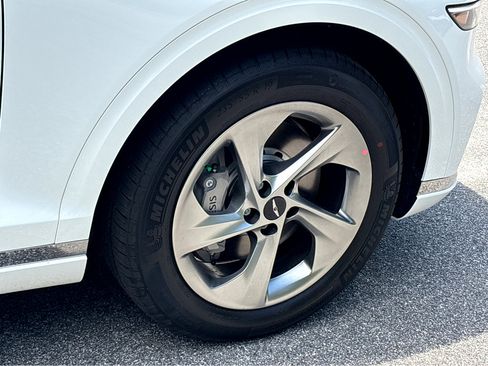 New 2026 Genesis GV70 2.5T image 28