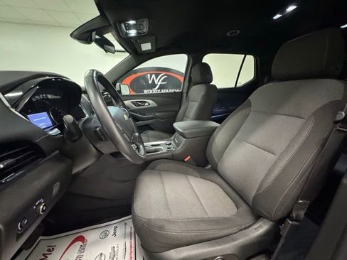 Used 2022 Chevrolet Traverse LT image 16