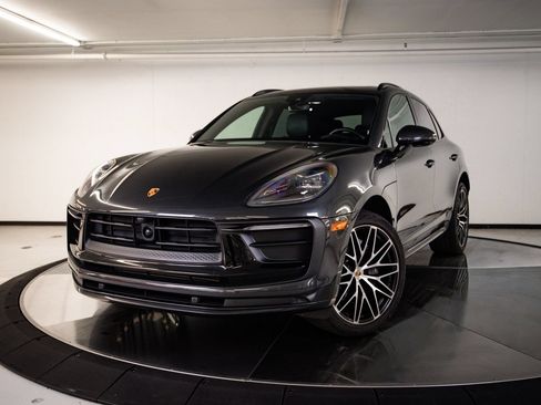 Certified 2024 Porsche Macan AWD/4WD image 1