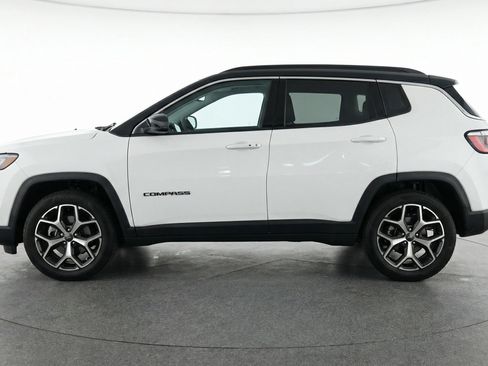 Used 2025 Jeep Compass Limited image 5