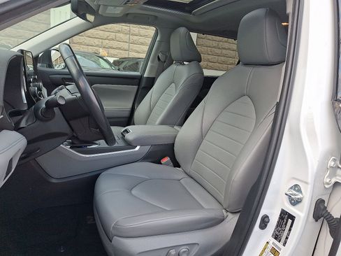 Used 2022 Toyota Highlander XLE image 13