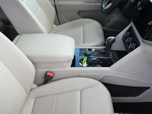 Used 2023 Volkswagen Atlas SEL R-Line image 18