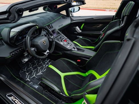 Used 2021 Lamborghini Aventador SVJ image 50